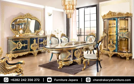 Perlengkapan Set: Meja Makan — 1 Unit Kursi Makan — 4 Unit Spesifikasi: Material: Kayu Jati Finishing: Biru Navy Gold Kain: Premium Mix Motif Meja Makan Mewah Model Klasik Ukir Kayu Jati Jepara
