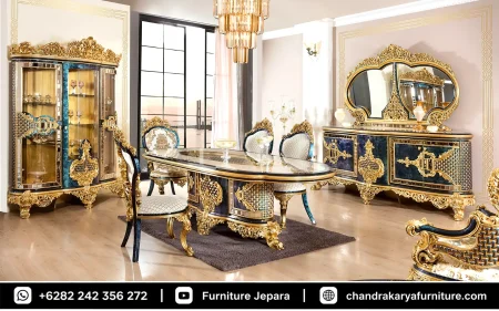 Perlengkapan Set: Meja Makan — 1 Unit Kursi Makan — 4 Unit Spesifikasi: Material: Kayu Jati Finishing: Biru Navy Gold Kain: Premium Mix Motif Meja Makan Mewah Model Klasik Ukir Kayu Jati Jepara