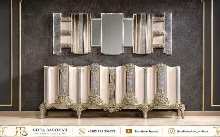 Desain Ruang Makan Klasik Nuansa Dark Silver Gold