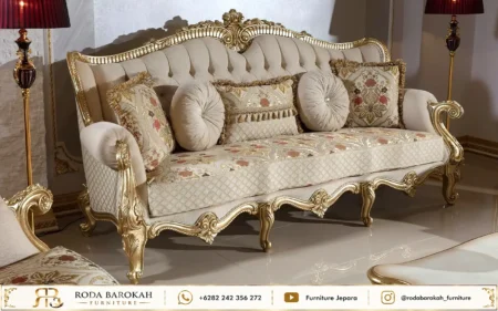 Desain Ruang Tamu Klasik Nuansa Ivory Gold Elegance